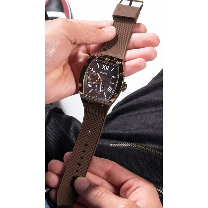 V3H2561B28EF3EF693E75E99B4E9142F07BR5789556P8